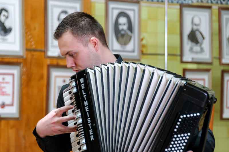 18 05 24 barvy lugansk01