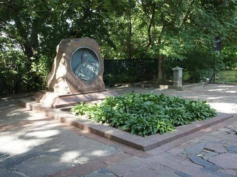 20 04 30 viktorina pamyatniky02