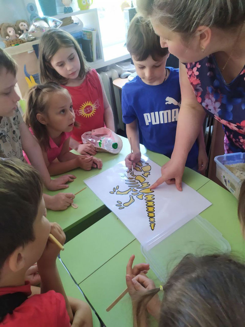 23 06 09 dynozavria01