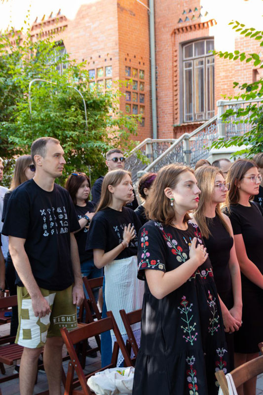 24 08 12 den molodi01