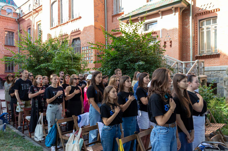 24 08 12 den molodi01