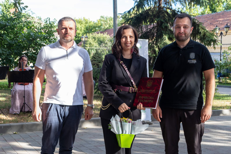 24 08 12 den molodi01