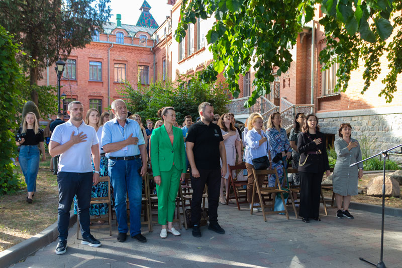 24 08 12 den molodi01