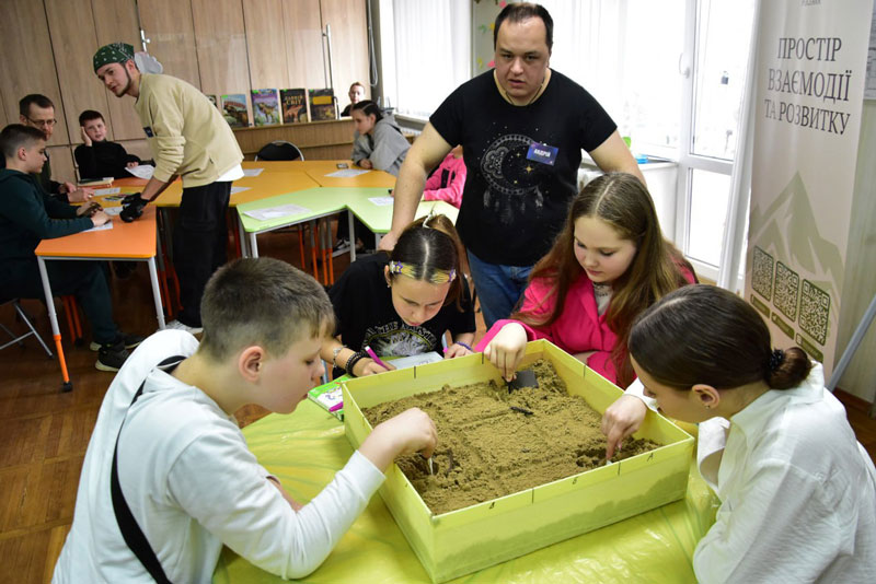 25 03 27 biblioteka01