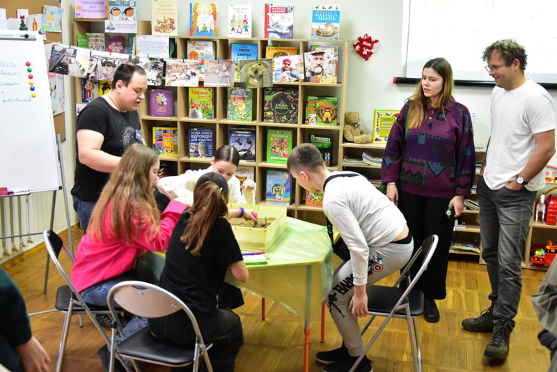 25 03 27 biblioteka01