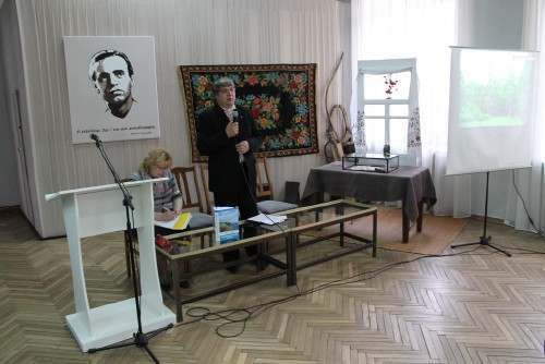 Презентацію розпочав засткпник директора музею з наукової роботи Заслужений працівник культури України В.О. Мокляк