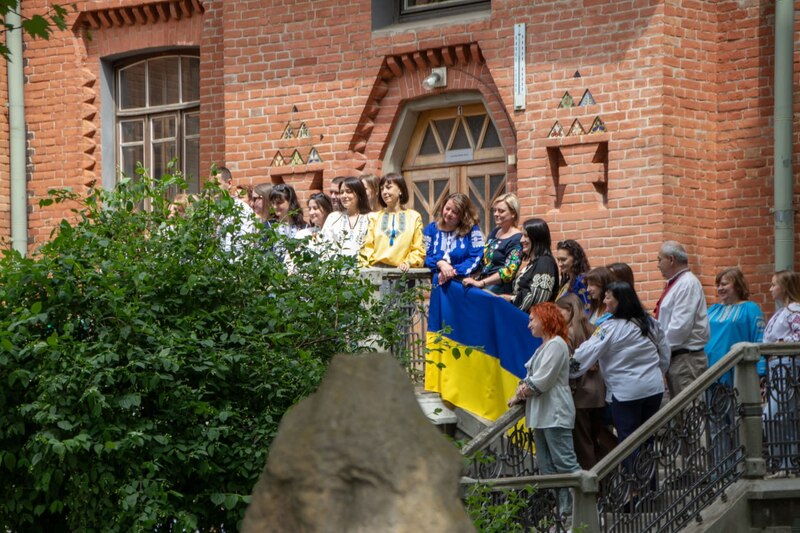 photo 5283106311963275144 y