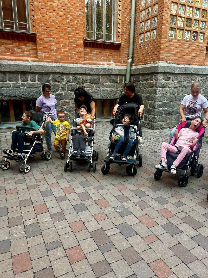 photo 5298550941345251724 y